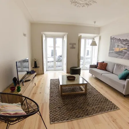 Altido Trendy 2br Apt In Sao Bento, Moments From Garden Sao Bento Lisbon